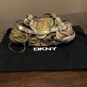 DKNY camo leather handbag with lots of compartments and large dust bag